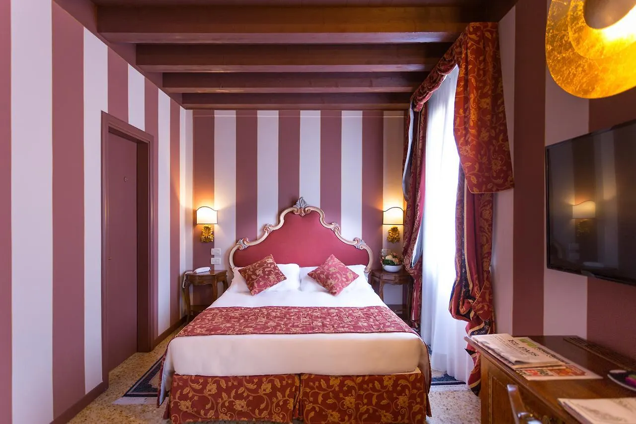 Hotel Tiziano Venice 3*,